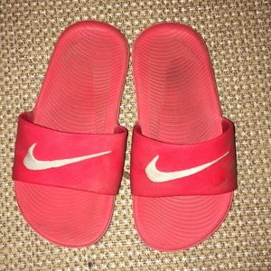 Nike slides, kids
